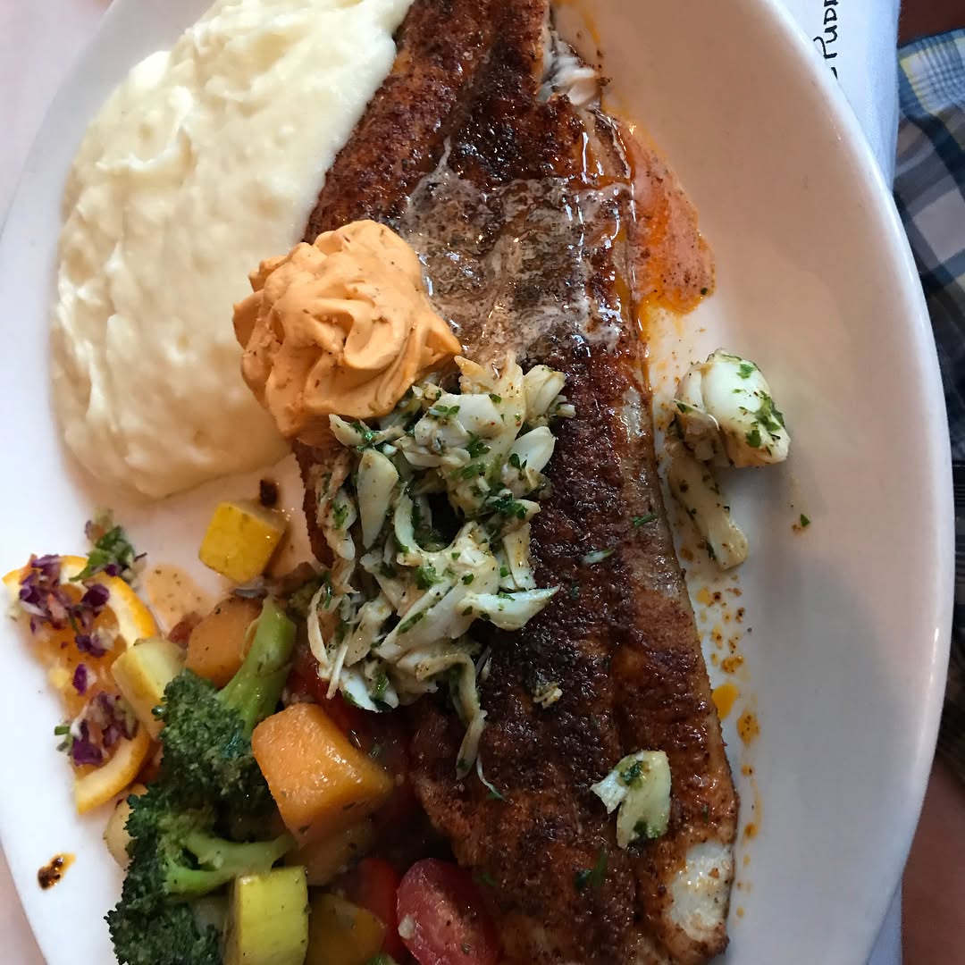 we had fried green tomatoes, fried frog legs, popcorn crab