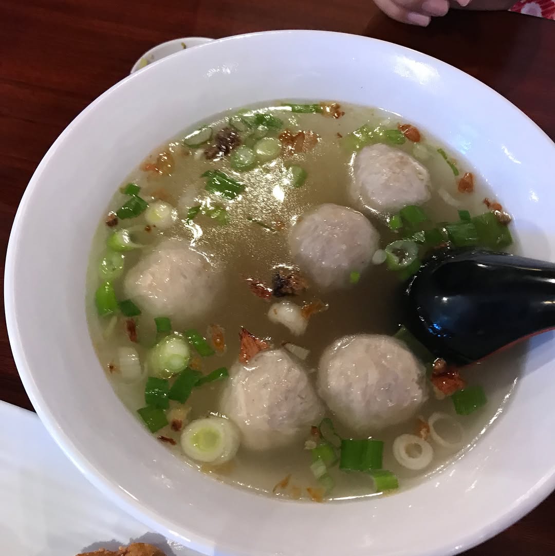 Beef noodle soup 牛肉麵, minced pork noodles 雜醬麵, fried pork chop with rice 排骨飯,...