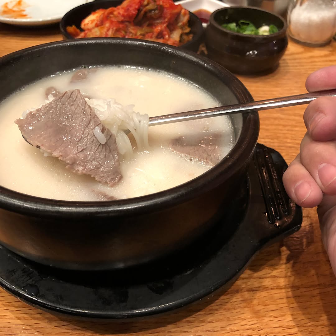 Seolleongtang at Gammeeok, in NYC Koreatown