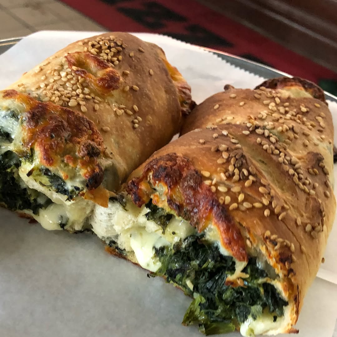 Pizza near the Manhattan Bridge near DUMBO