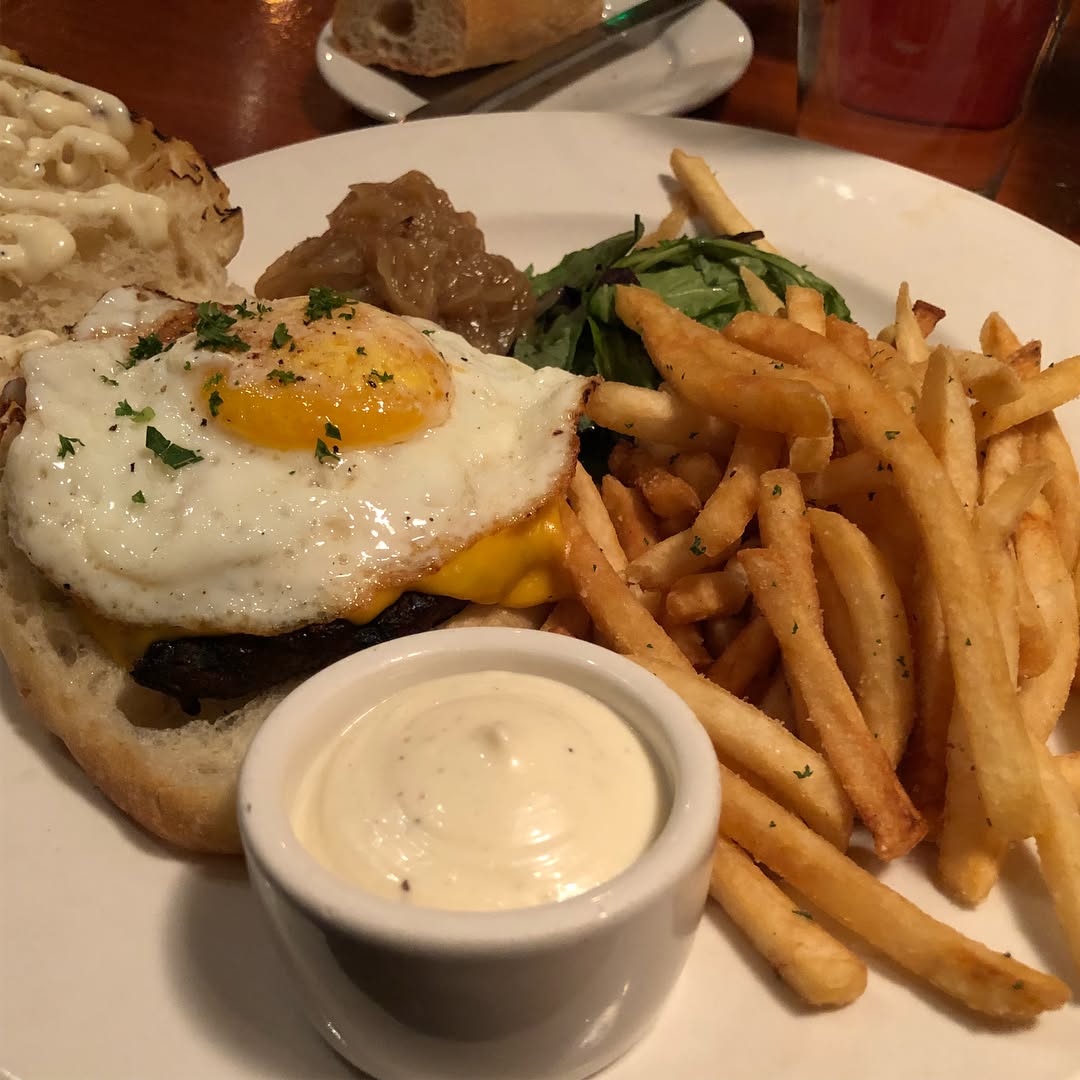 Moule (mussels) mariniere (white wine, onion, and parsley)
