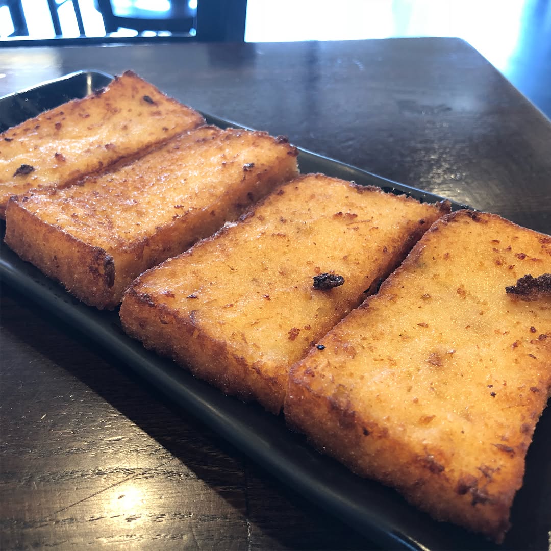 Taiwanese Breakfast at Yi Mei rice roll 飯糰 egg omelette pancake 蛋餅 radish cak...