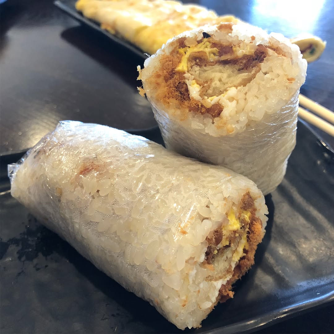 Taiwanese Breakfast at Yi Mei rice roll 飯糰 egg omelette pancake 蛋餅 radish cak...