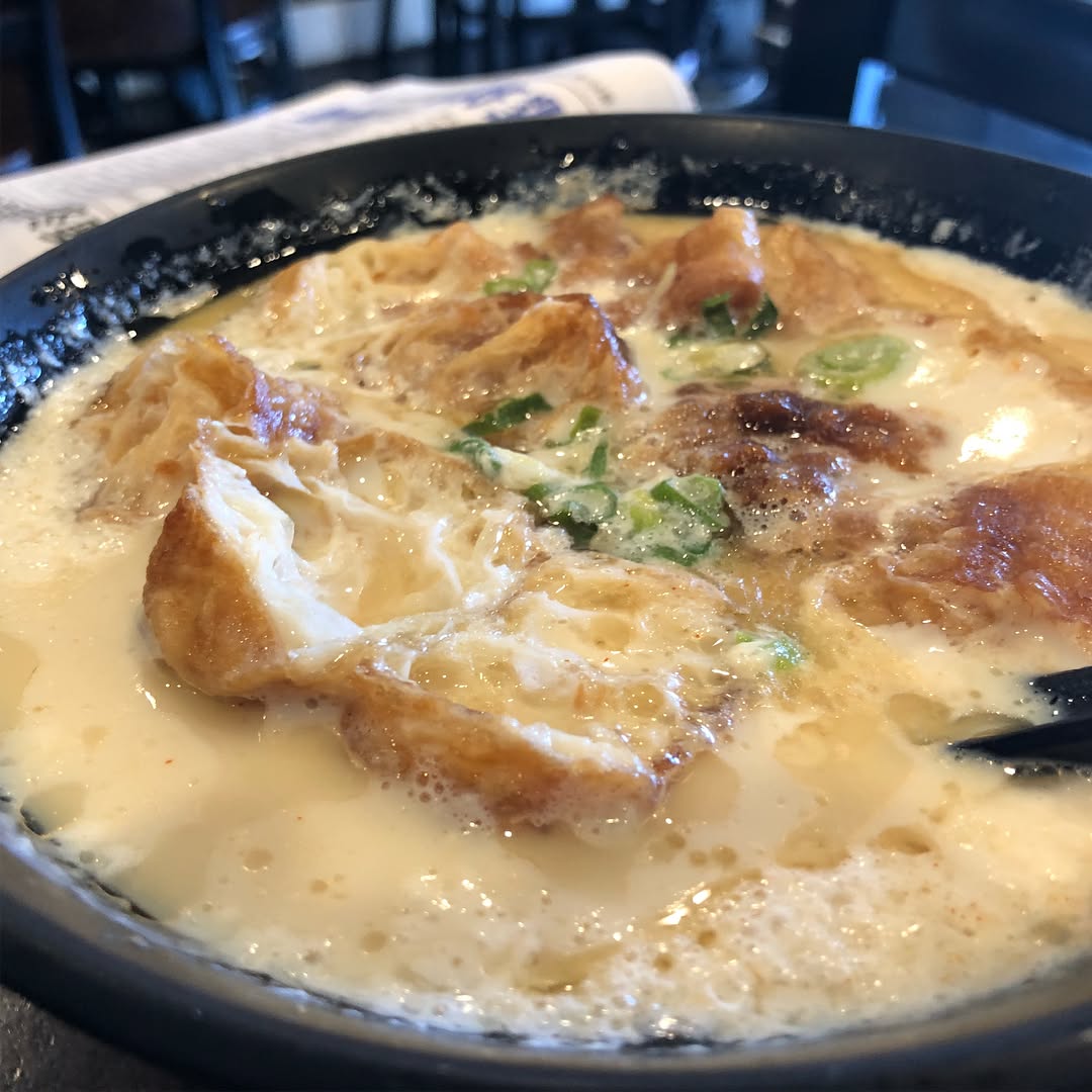 Taiwanese Breakfast at Yi Mei rice roll 飯糰 egg omelette pancake 蛋餅 radish cak...