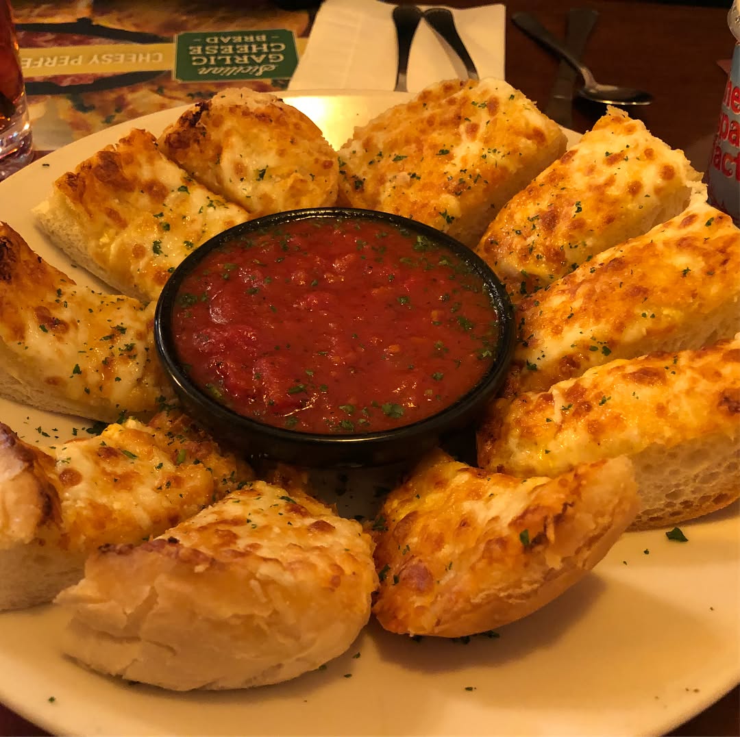 Sunday lunch with old friends at the old spaghetti factory