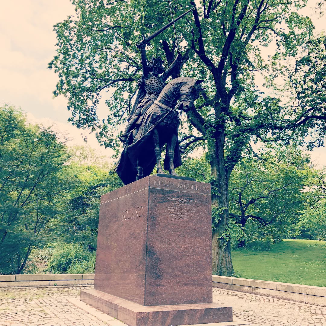 Central Park with sights of the Bethesda Fountain, the Pond, Statues, and som...