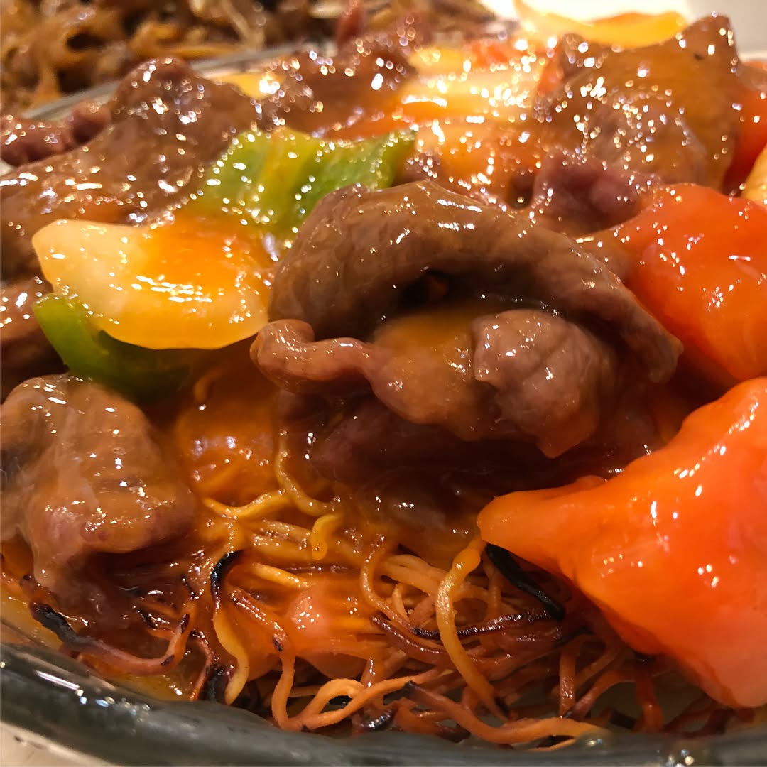 Late night grubbing at Sam Woo’s 三和 we had tomato beef on crispy noodles, bee...