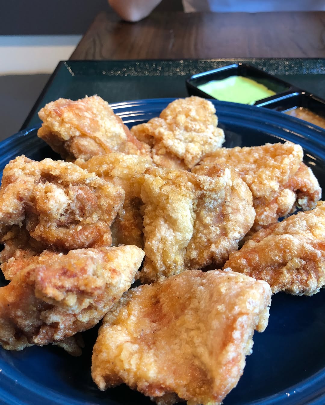 Japanese fried chicken karage 🍗 🐓 🐔 very crunchy with lots of choices for dip...