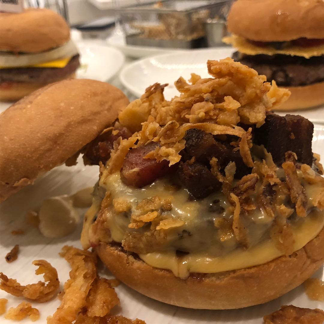 Truffle Fries and burgers at Umani Burger in Old Town Pasadena