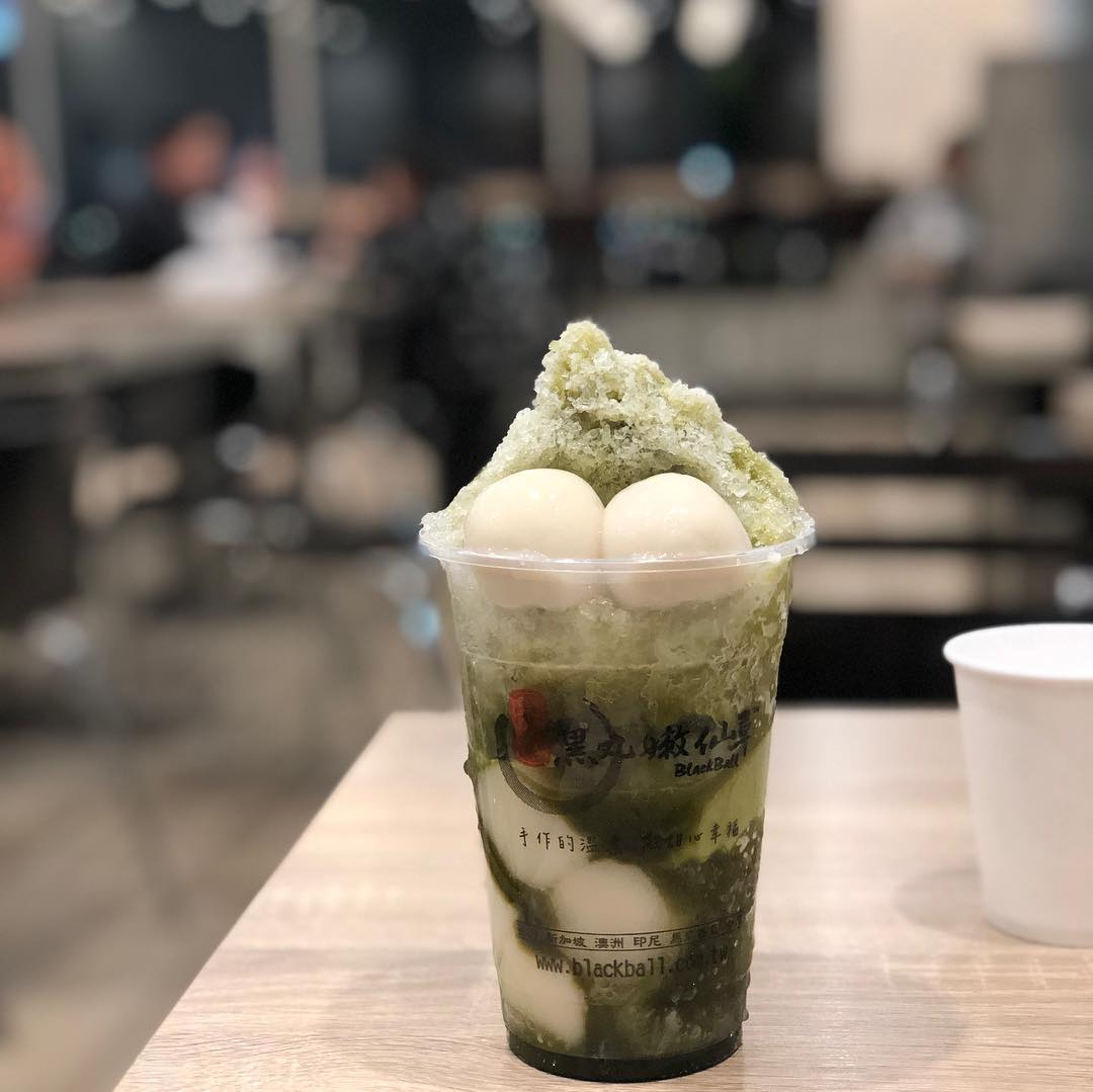 Cold and hot desserts at Blackball Desserts