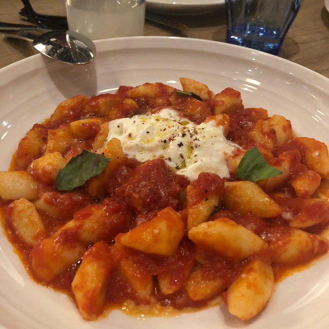 Dinner with friends at Sixth+Mill pizzeria