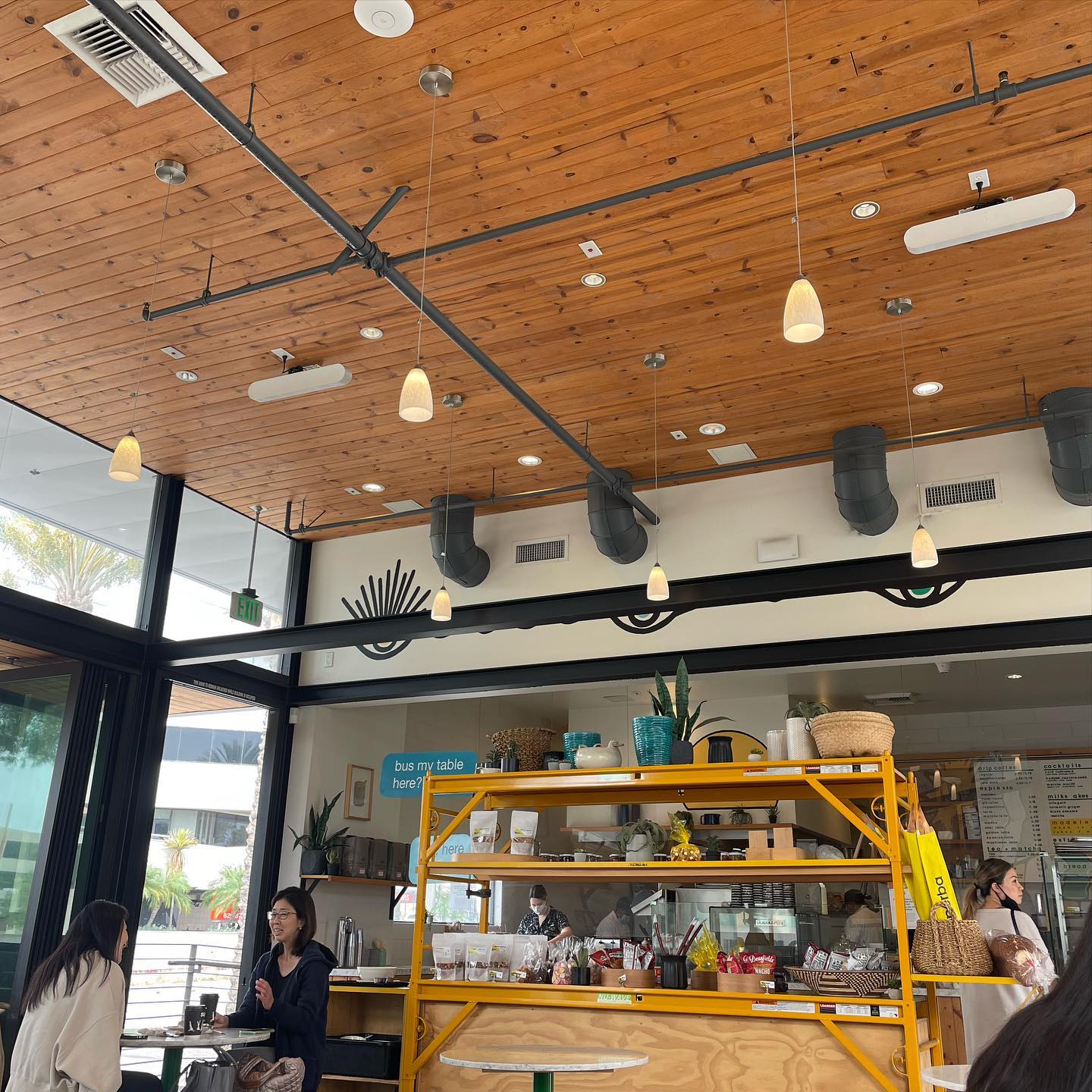 Iced tea and snacks at Superb in Pasadena