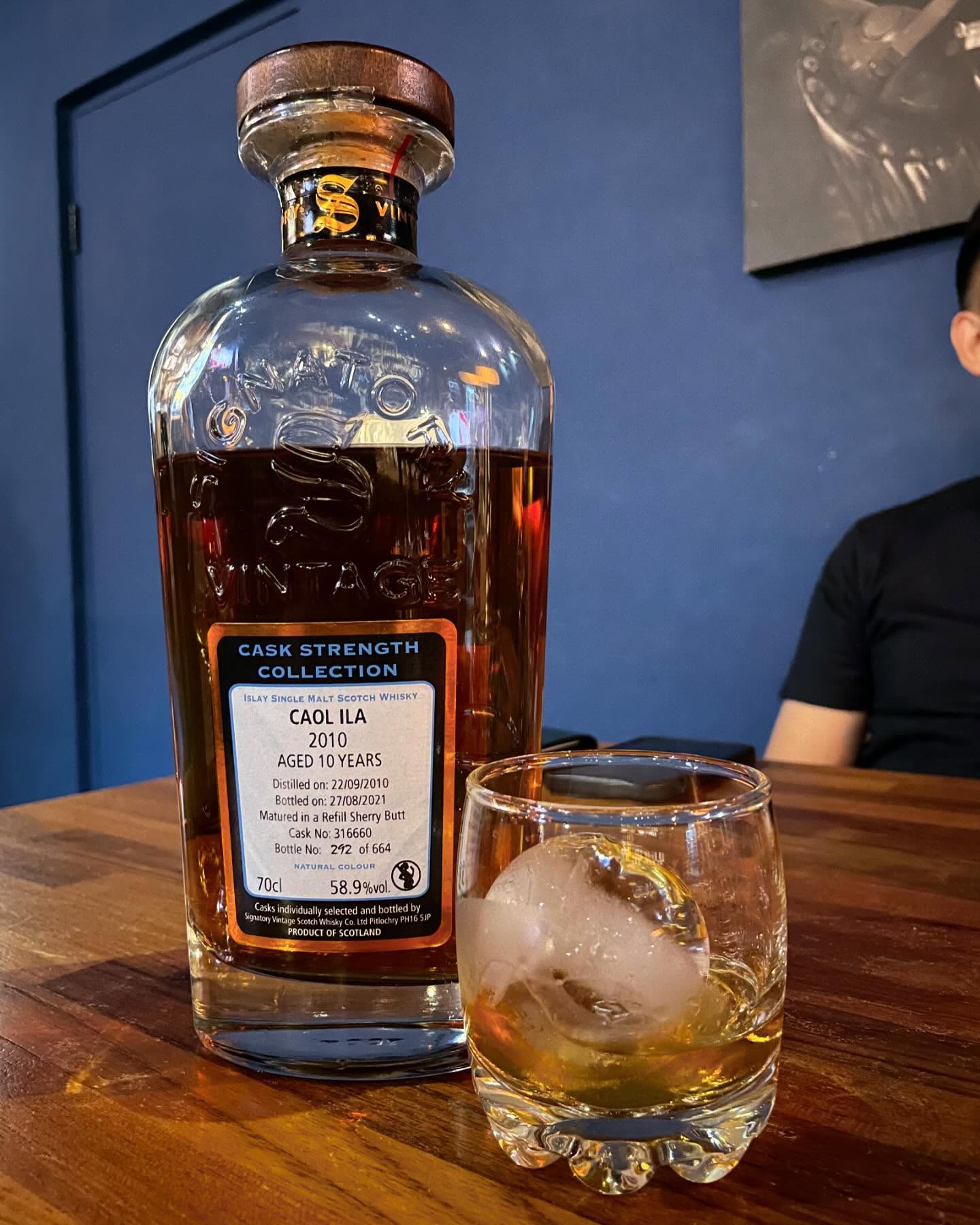 Good whiskys and whiskeys at the Malt in Taipei