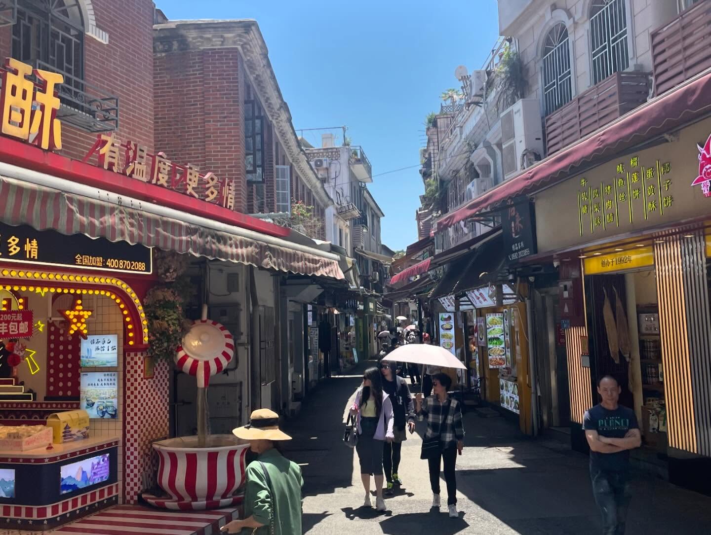 Snacking on piano island , Gulangyu